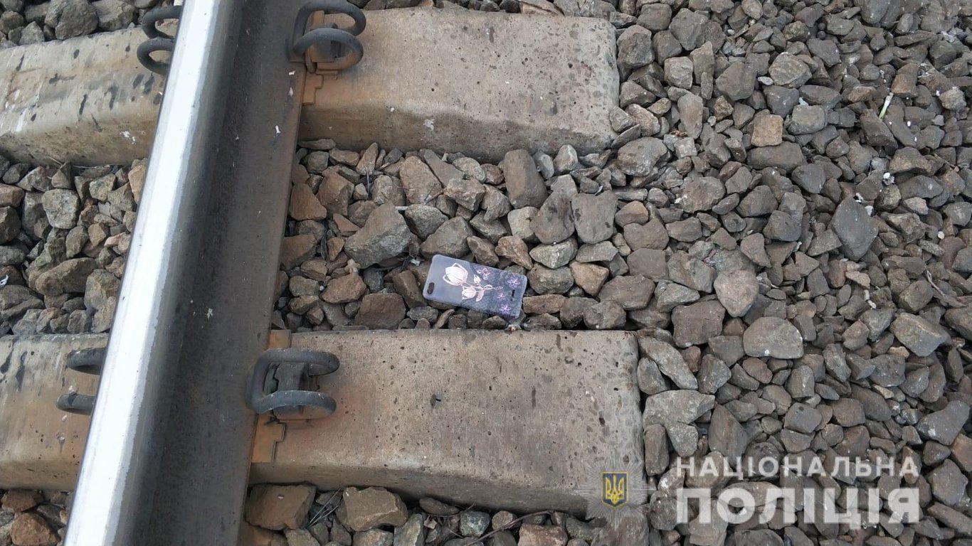 Под Киевом женщину переехал поезд - подробности