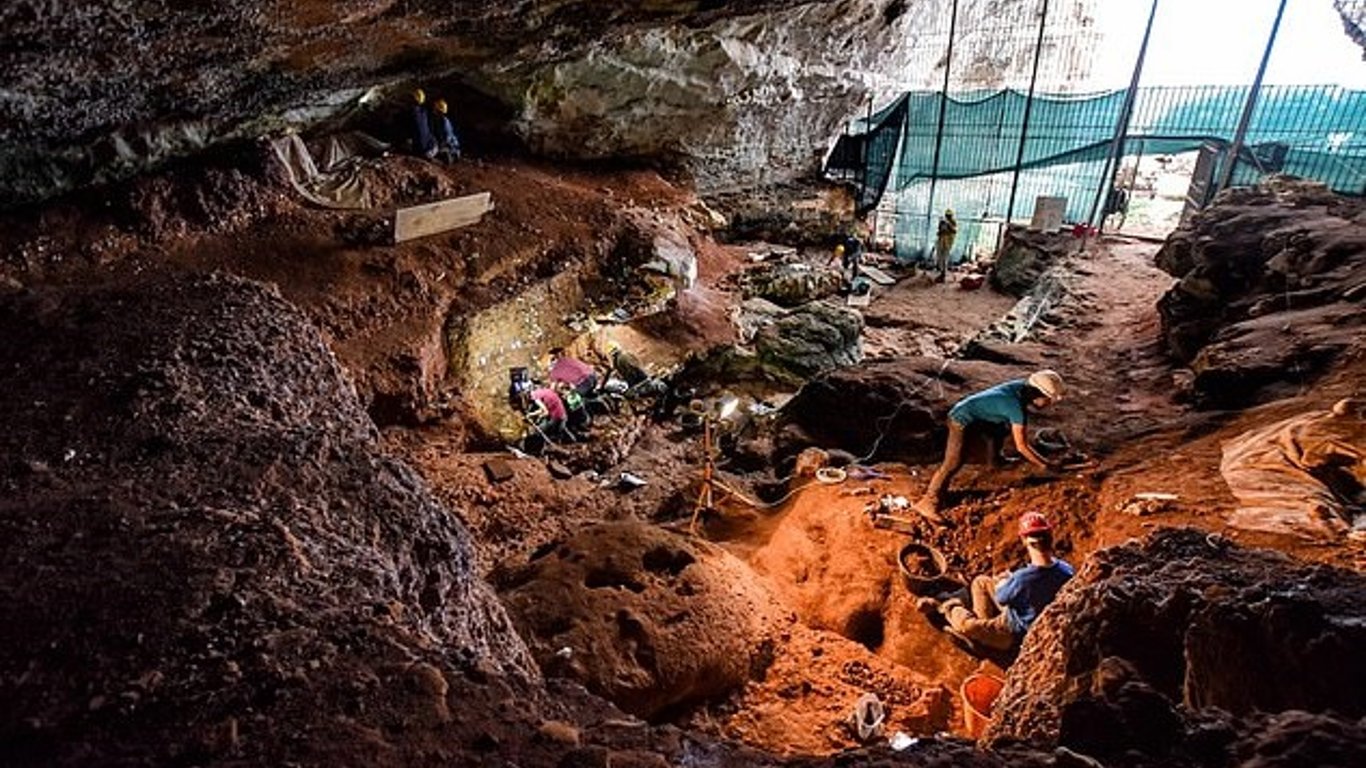 Ученые нашли древние рисунки в пещере: им больше 14 тысяч лет