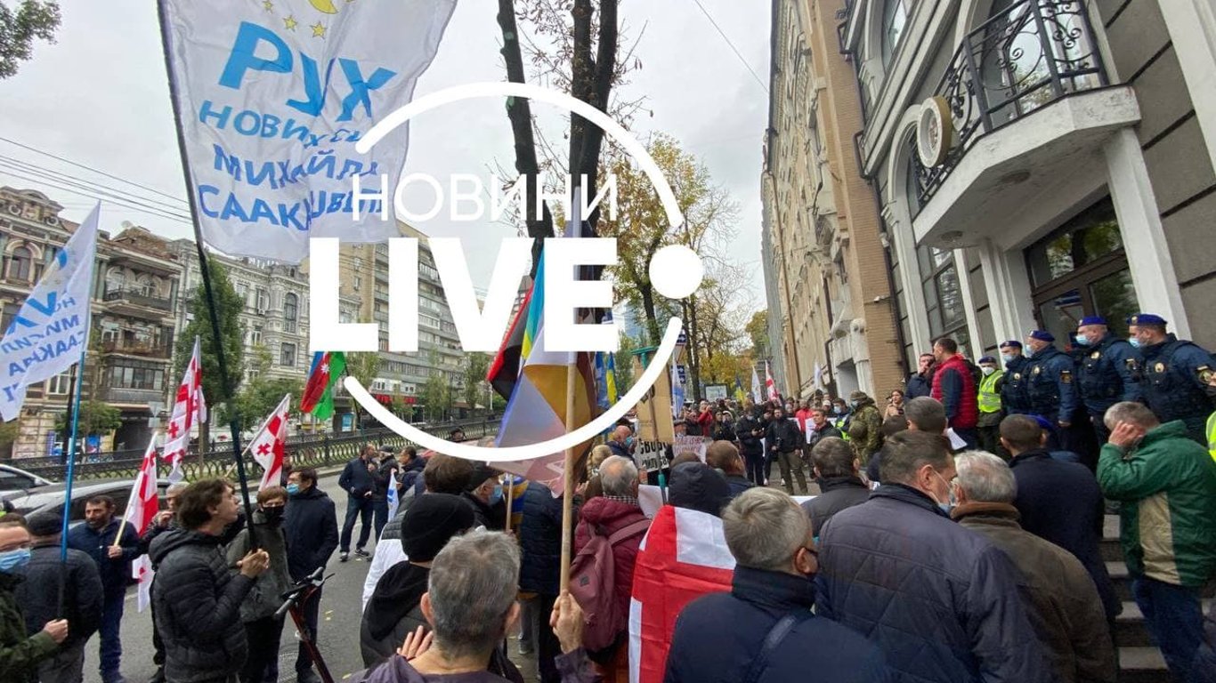 Под посольством Грузии в Киеве сторонники Саакашвили устроили митинг