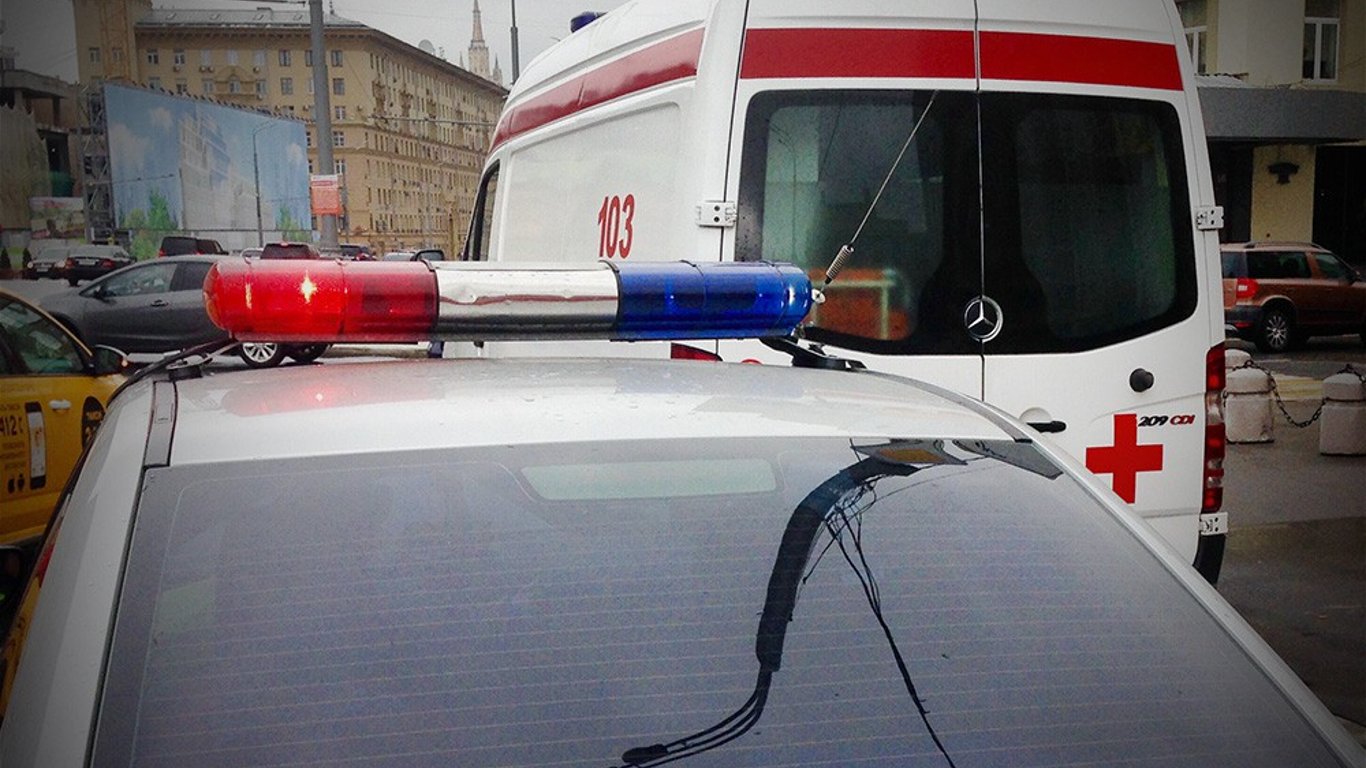 В Киеве автомобиль столкнулся со скорой - что известно о ДТП