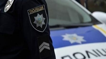 Затащили в подъезд и бросились обувью: в Харькове показали работу патрульной полиции. Видео - 285x160