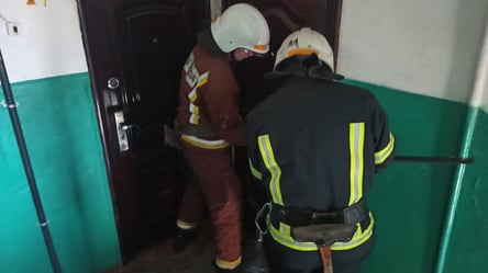 Не могла відкрити квартиру: на Харківщині рятувальники допомогли жінці, якій стало погано - 285x160