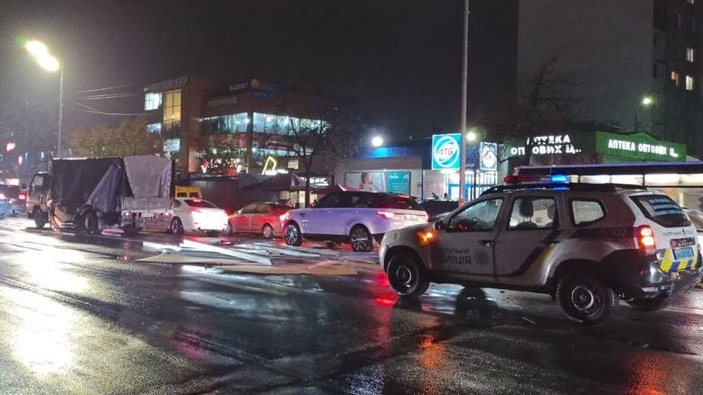 ДТП в Києві - розбилося сім машин - фото і відео