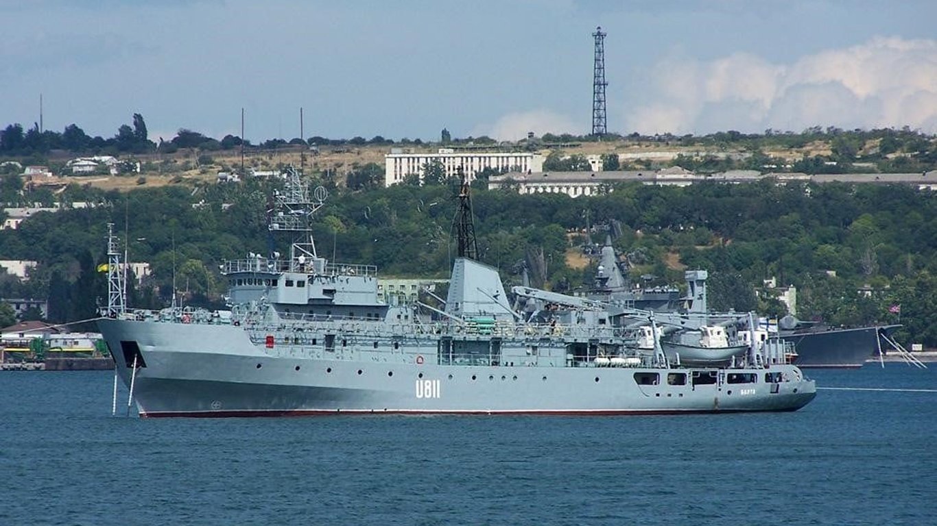В Черном море судно ВМС Украины получило повреждения