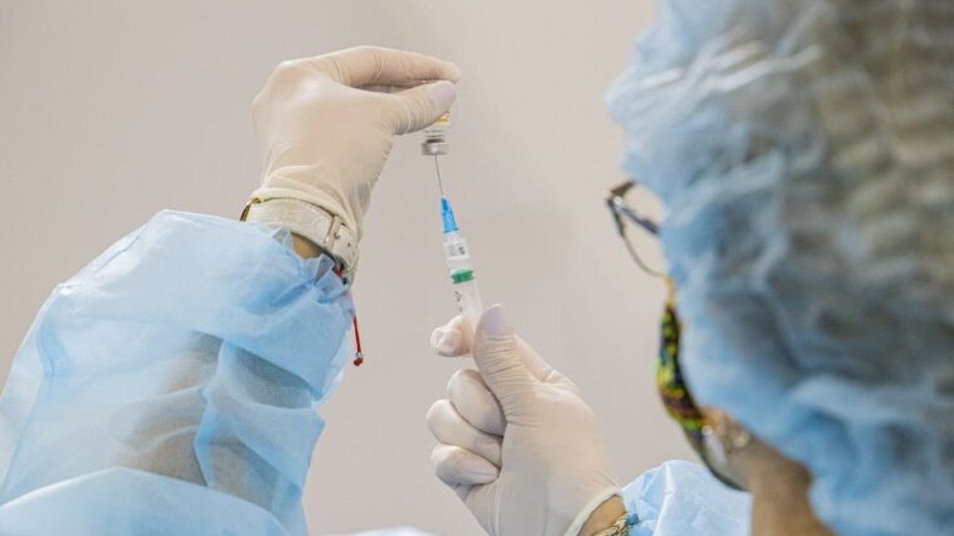 Вакцинация в Украине - в Минздраве сказали, будут ли платить за прививки от ковид-19