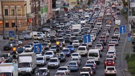 Пробки в Киеве сковали движение на всех главных дорогах. Карта - 285x160
