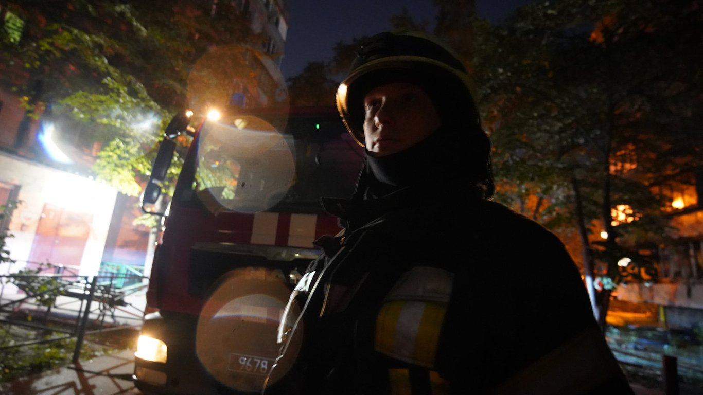 Пожежа в Києві - на Позняках згорів автомобіль
