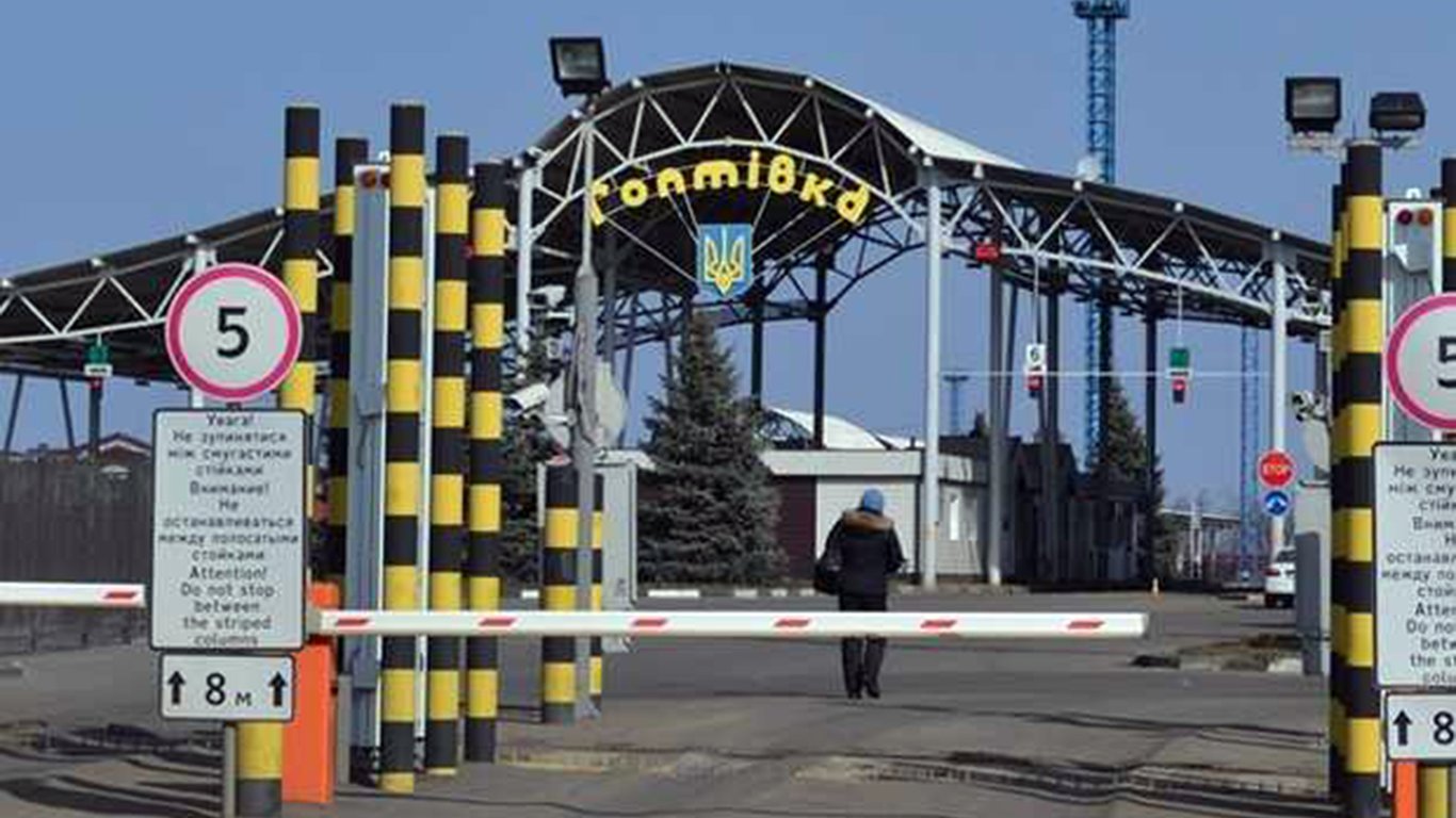 На Харківській митниці зупинили автомобіль зі зрізаним номером - подробиці
