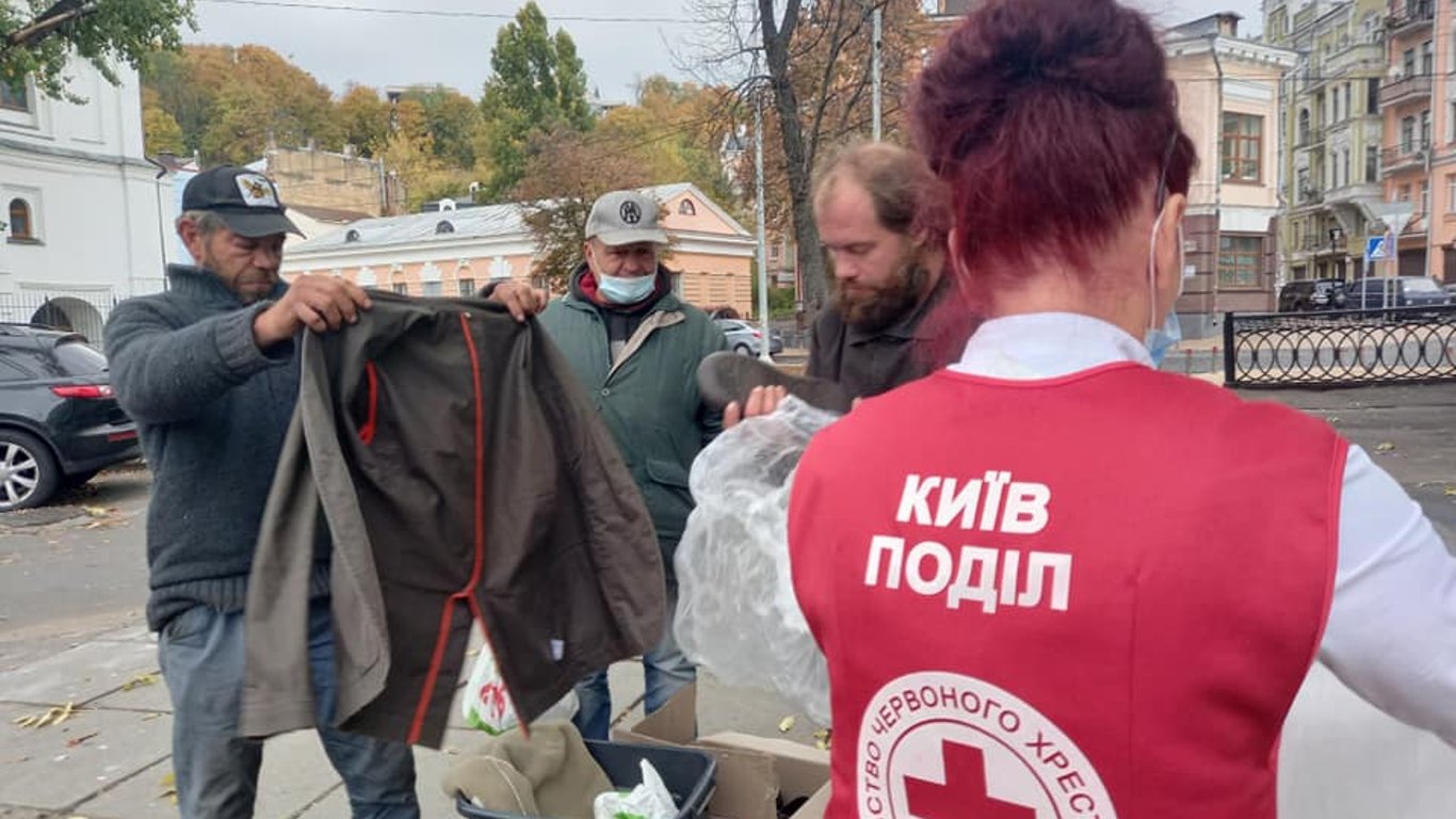 Допомога безхатькам - У Києві нужденним роздаватимуть одяг та їжу