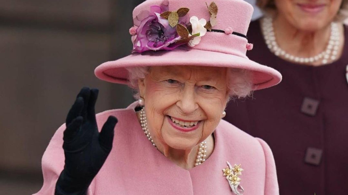Елизавета II ищет уборщицу в Букингемский дворец: сколько будут платить