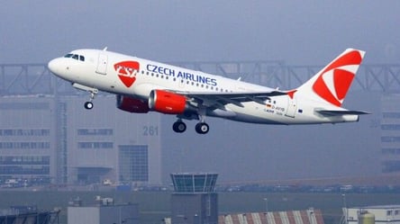 У Львові екстрено посадили літак, який летів з Праги: причини та подробиці інциденту - 285x160