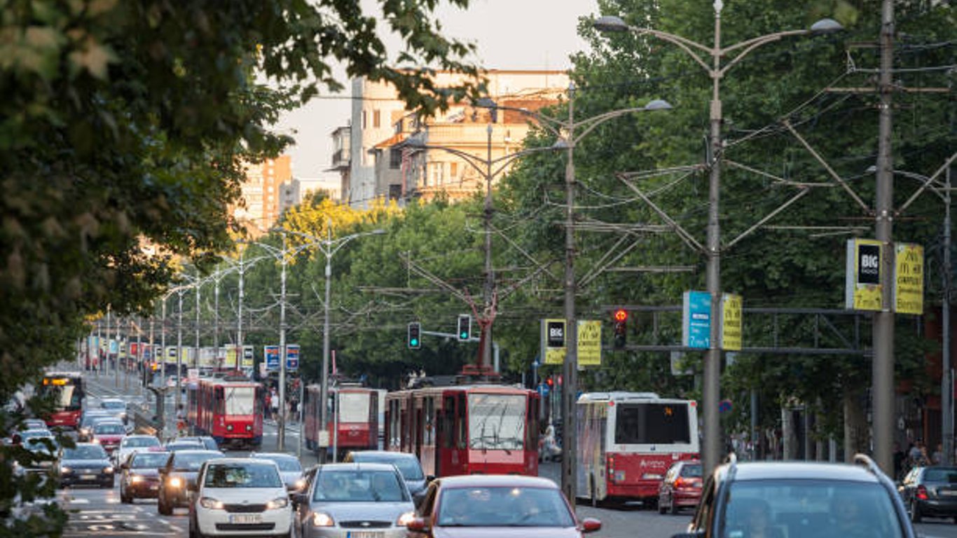 ДТП в Харькове - трамвай протаранил Lexus - в городе образовались пробки