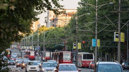 Трамвай протаранил Lexus в Харькове: транспортное движение снова заблокировано. Видео - 285x160
