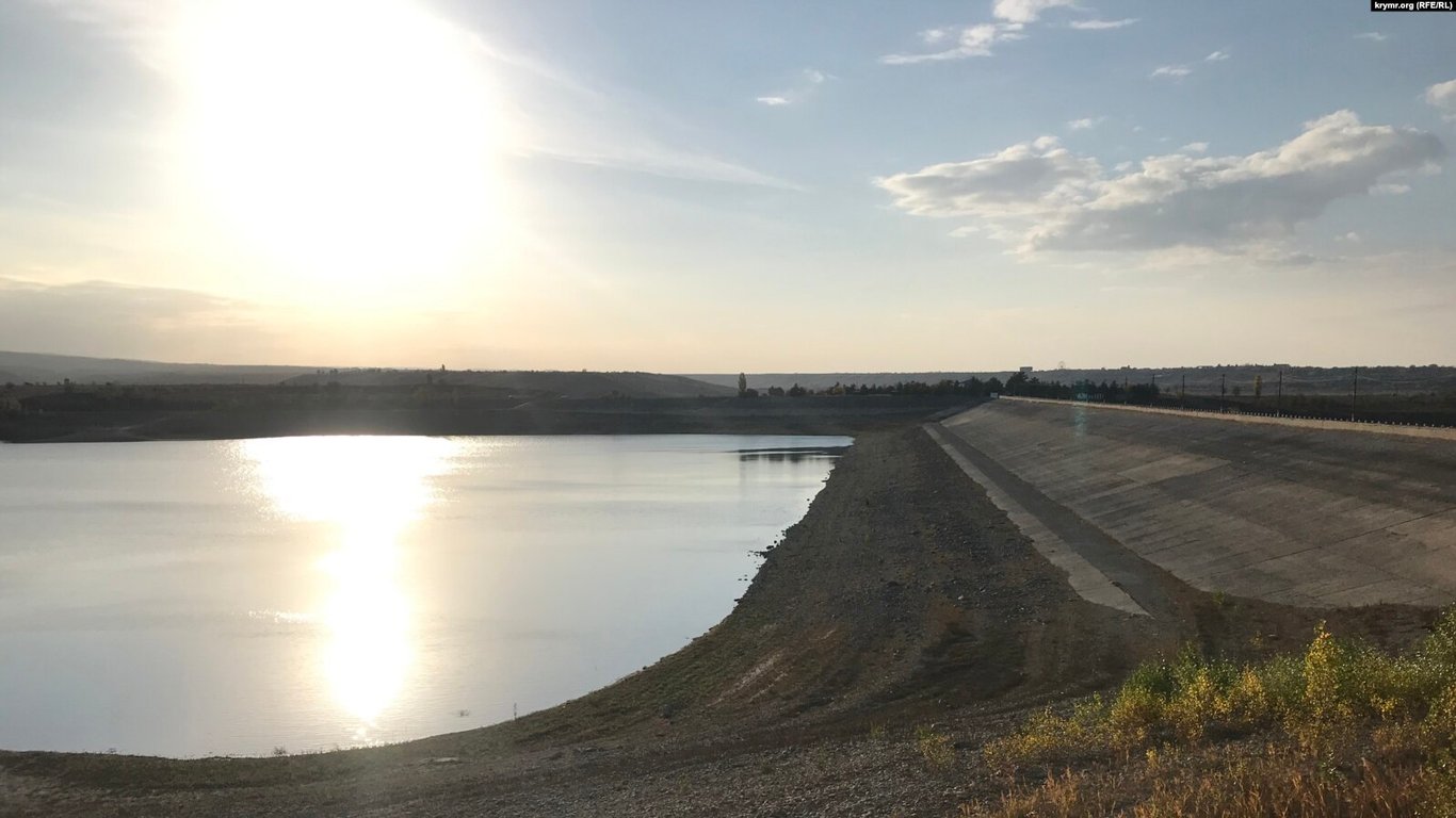 Исчезновение воды в Крыму - одни из крупнейших водоемов значительно обмелели. Фото