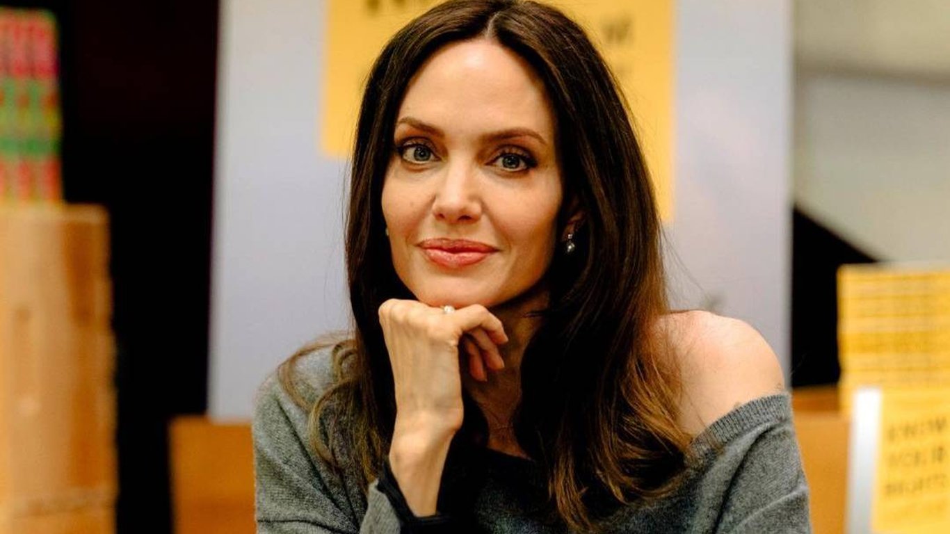 Дочь Анджелины Джоли повторила эффектный выход актрисы: как выглядит 16-летняя девочка
