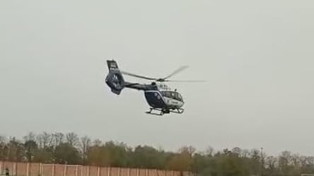 На стадионе во Львове приземлился вертолет с беременной: подробности и фото - 285x160