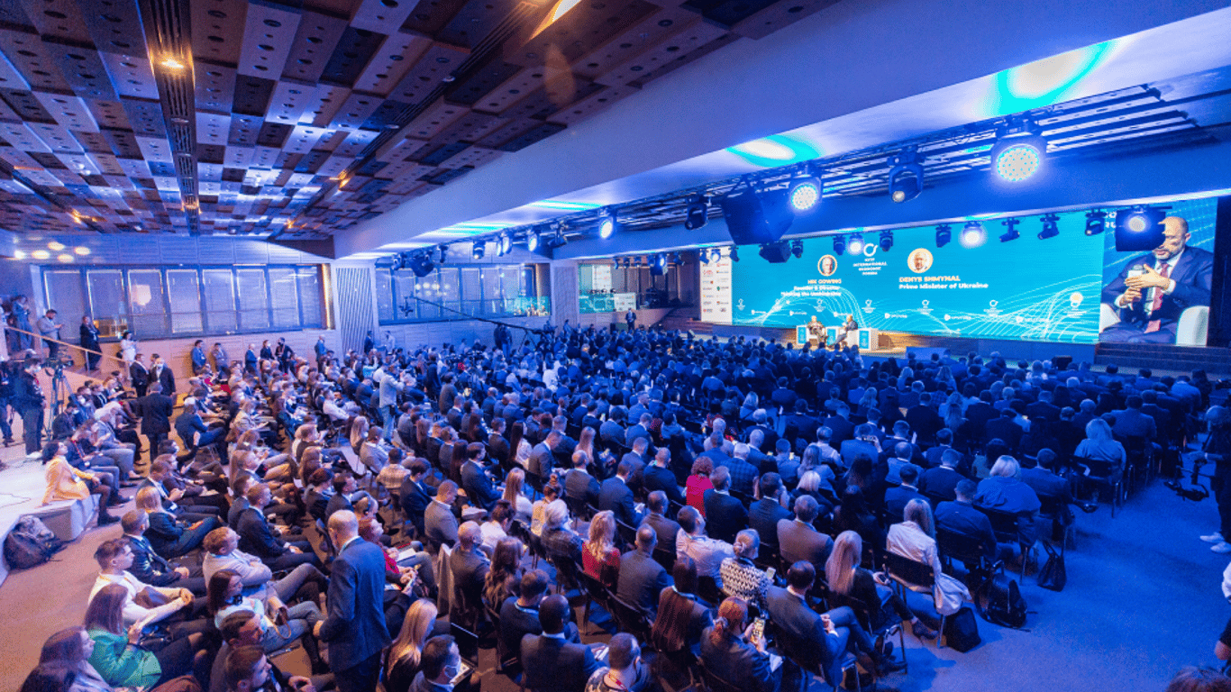 О чем говорили на нынешнем КМЭФ: топ-3 дискуссии Киевского международного экономического форума 2021