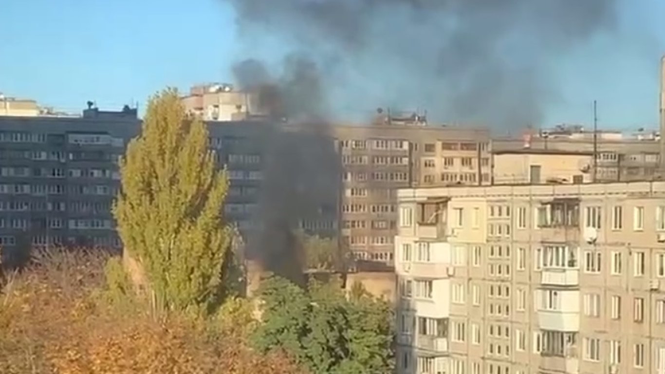 Дым на Виноградаре - в центре жилмассива вспыхнул пожар - Новости Киева