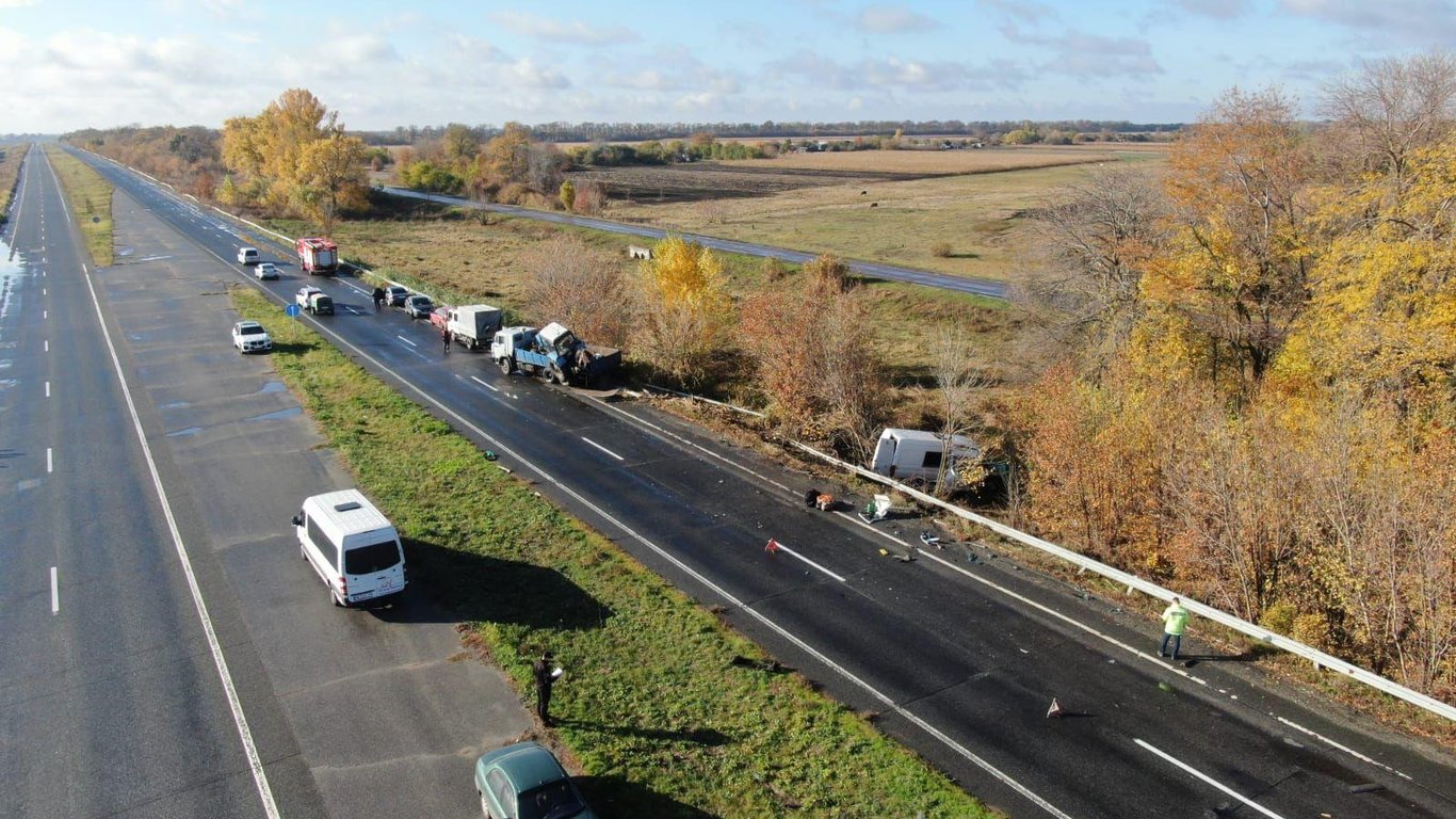 Поліція затримала водія маршрутки, який врізався в КамАЗ в Красноградському районі