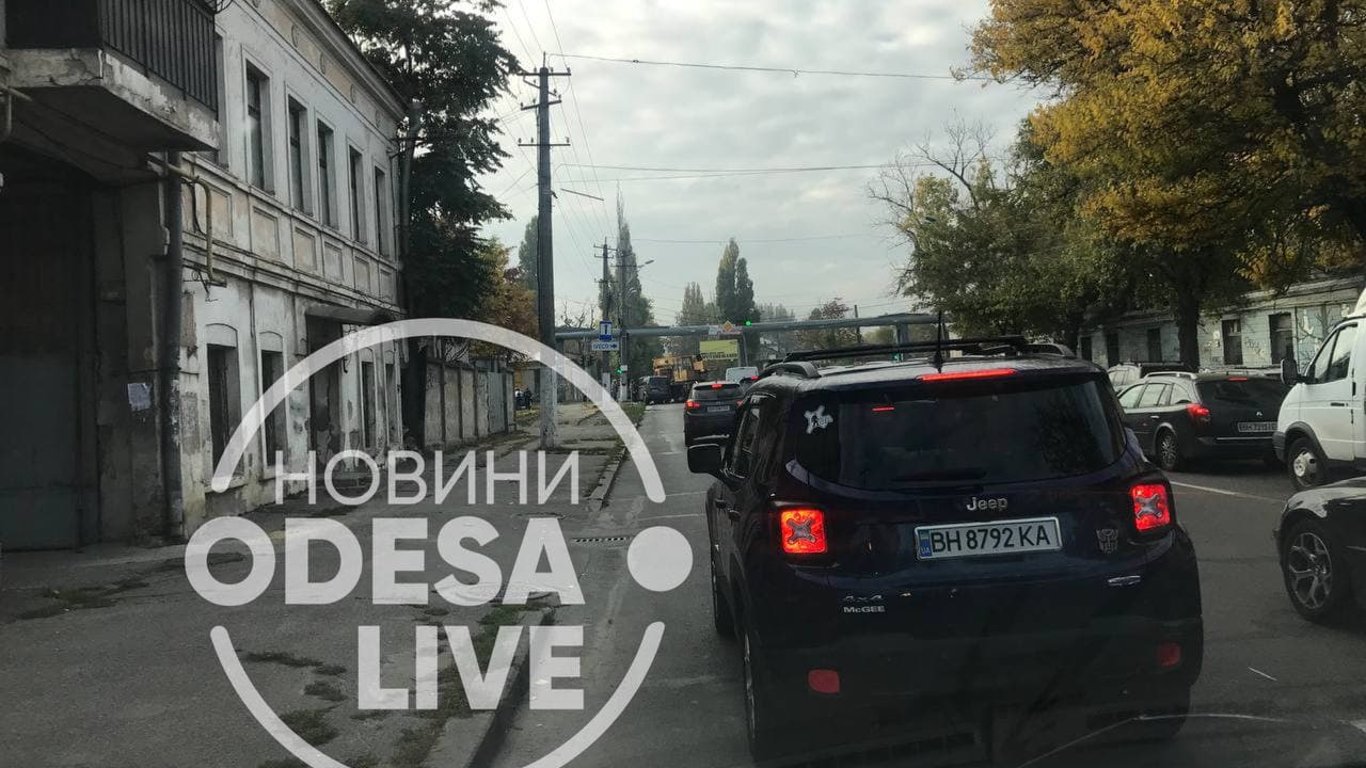 ДТП в Одесі - зіткнулися автокран та легковик