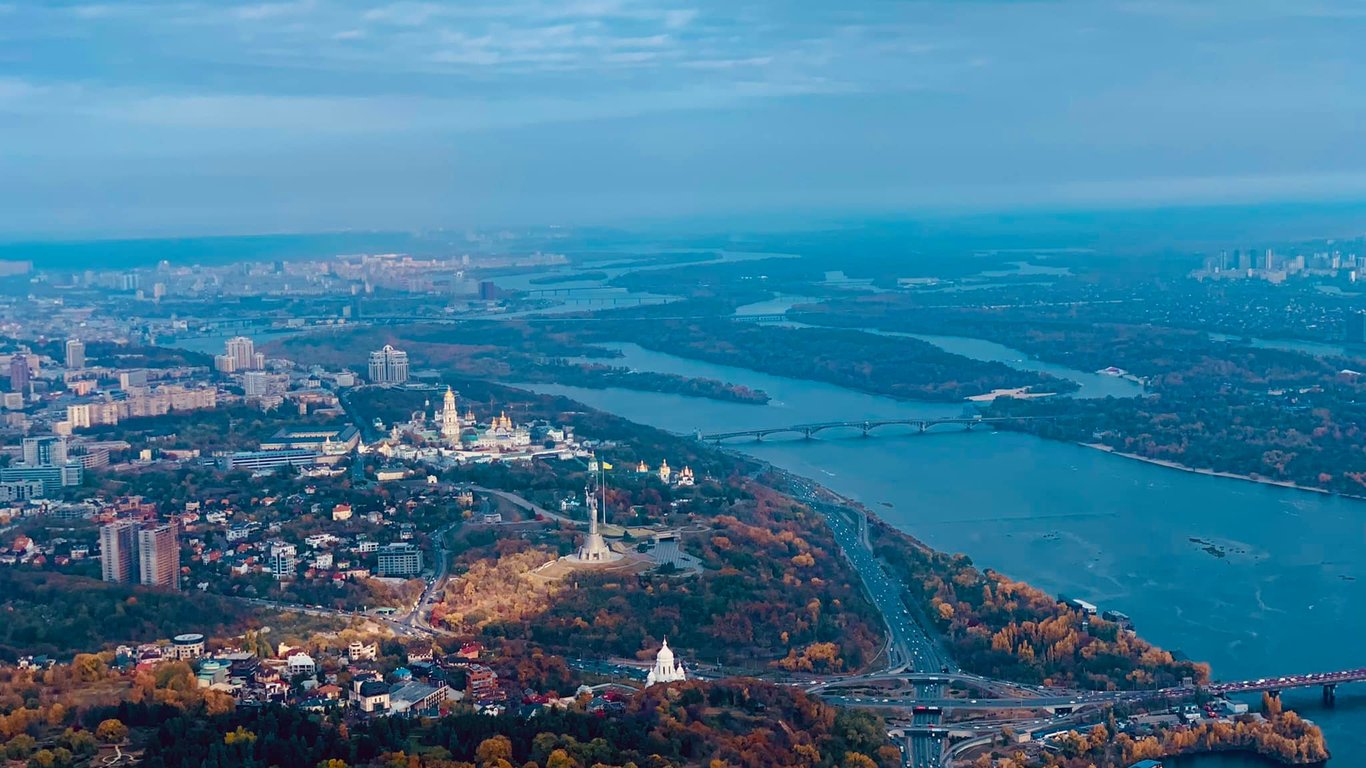 В сети показали невероятные осенние панорамы Киева с высоты