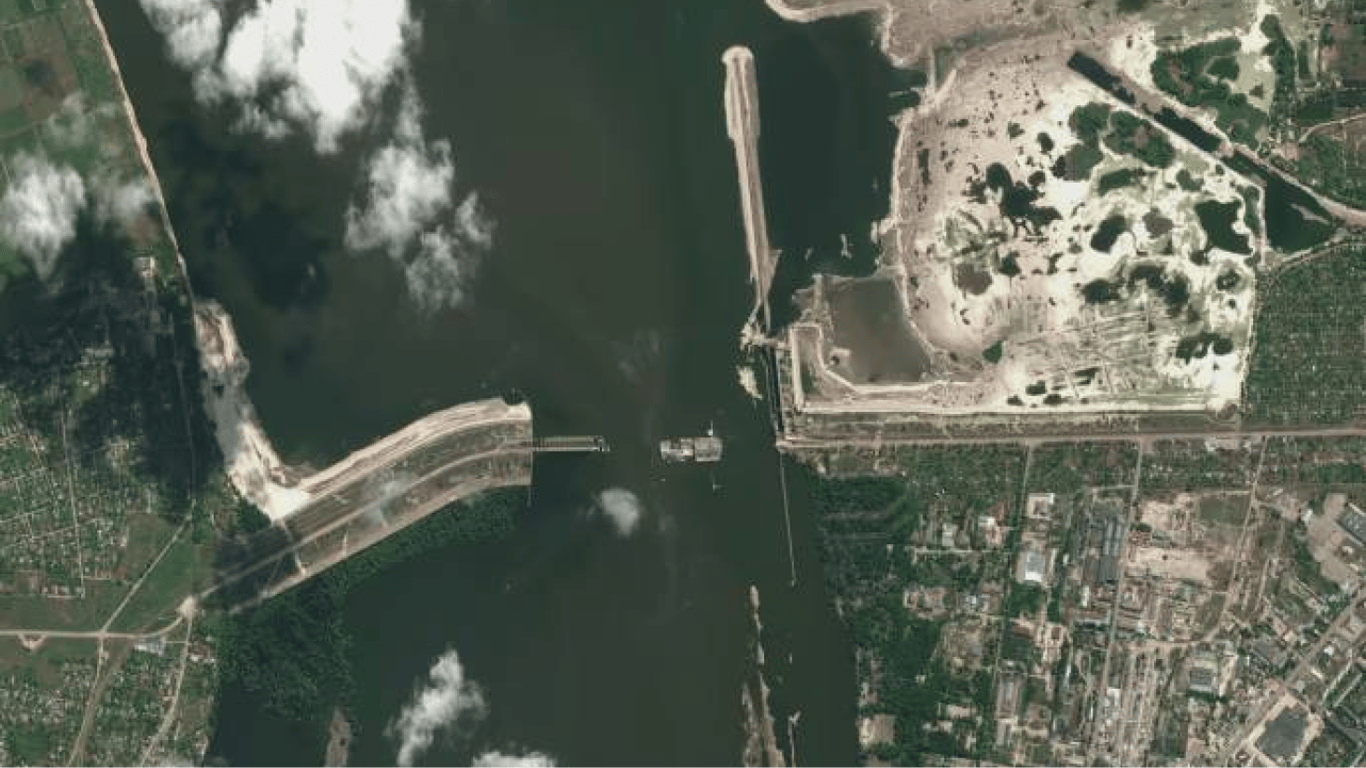 Появились новые кадры взорванной россиянами Каховской ГЭС