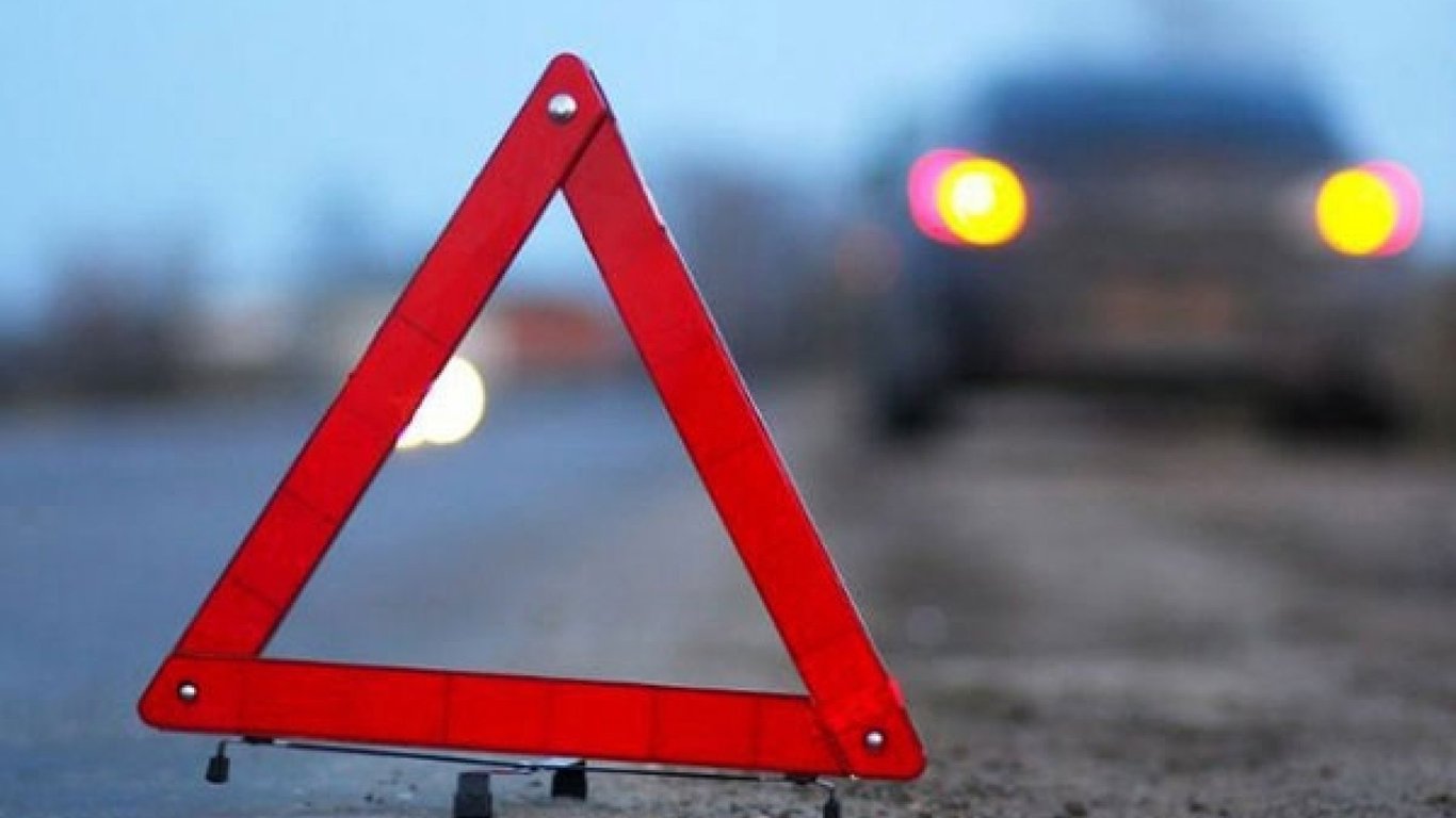 В Харькове столкнулись два автомобиля на перекрестке Ландау и Танкопия
