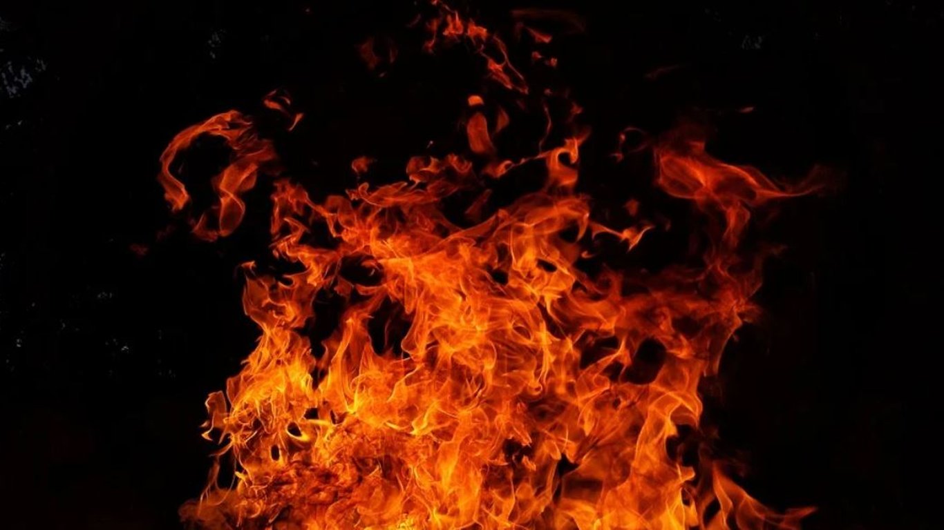 В Харькове сгорело три автомобиля