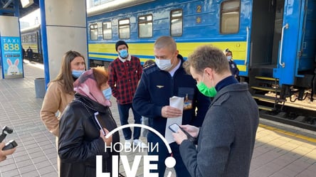 Йди або плати: на залізничному вокзалі в Києві нові правила для нещеплених. Фото - 285x160