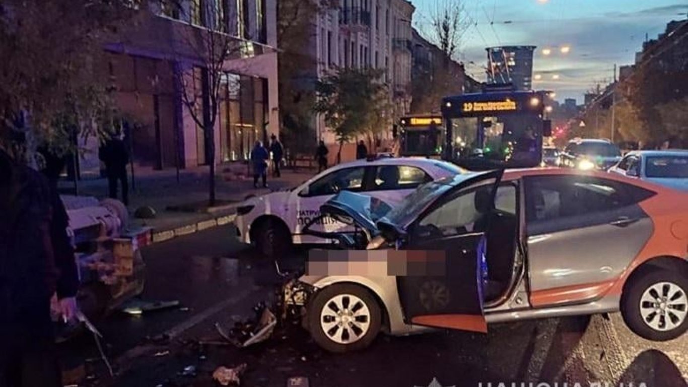 Трагедия в Киеве - вследствие аварии погиб человек