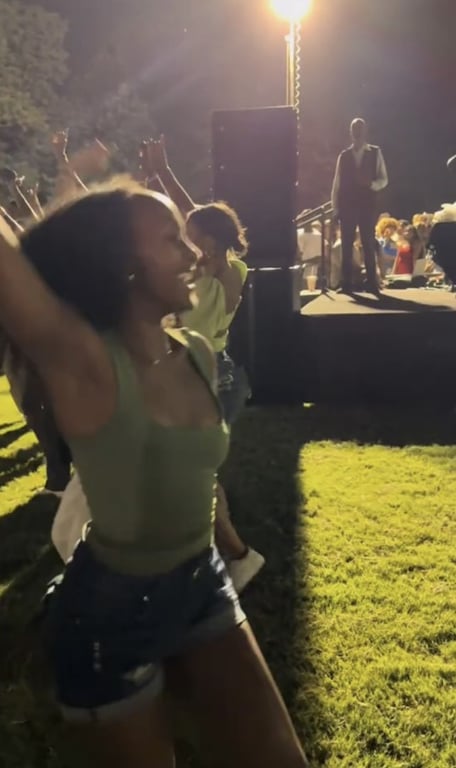 Донька Анджеліни Джолі та Бреда Пітта запалила на студентській вечірці - фото 3