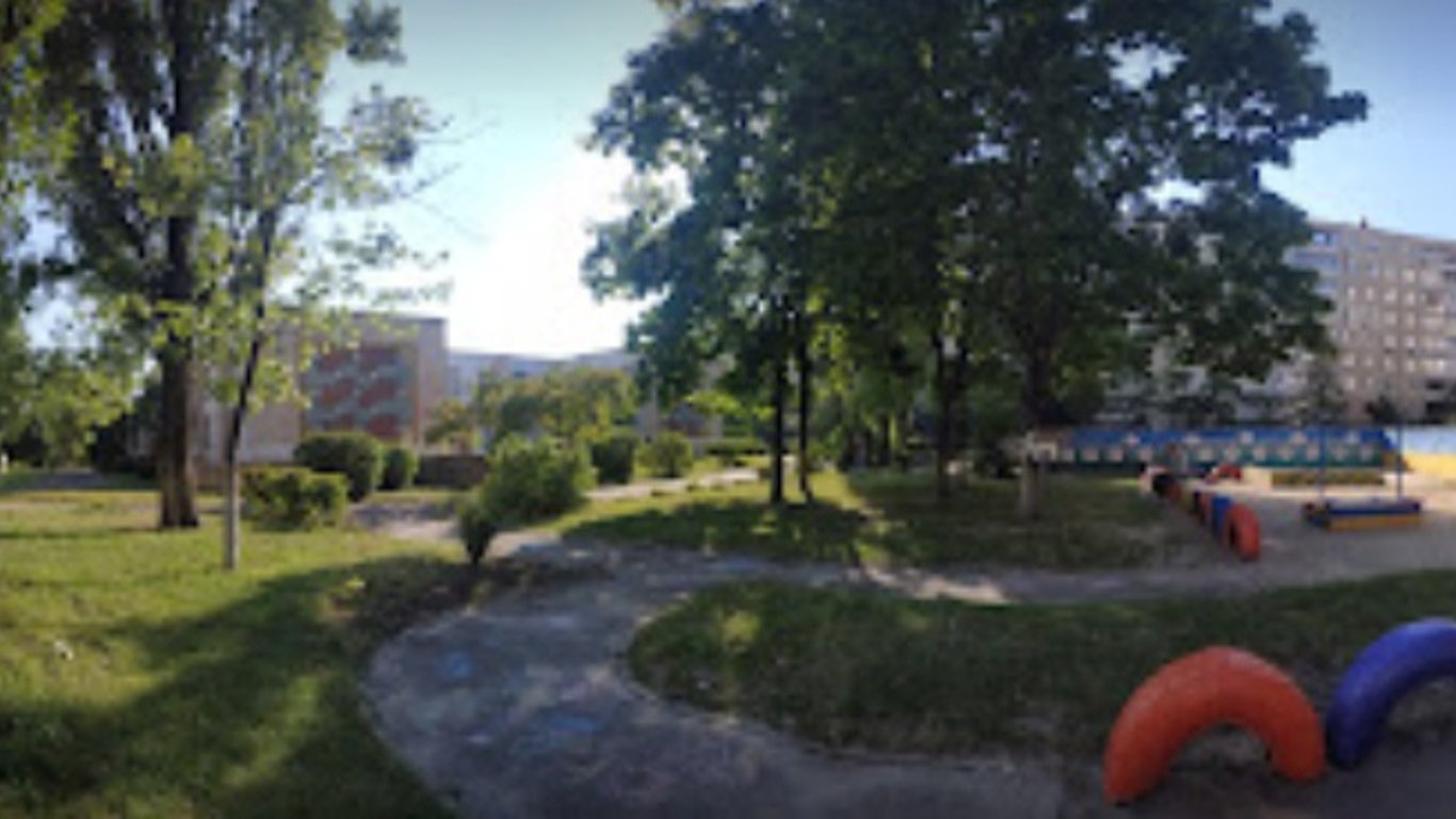 Труп женщины пролежал возле детского сада 5 часов - Новости Киева