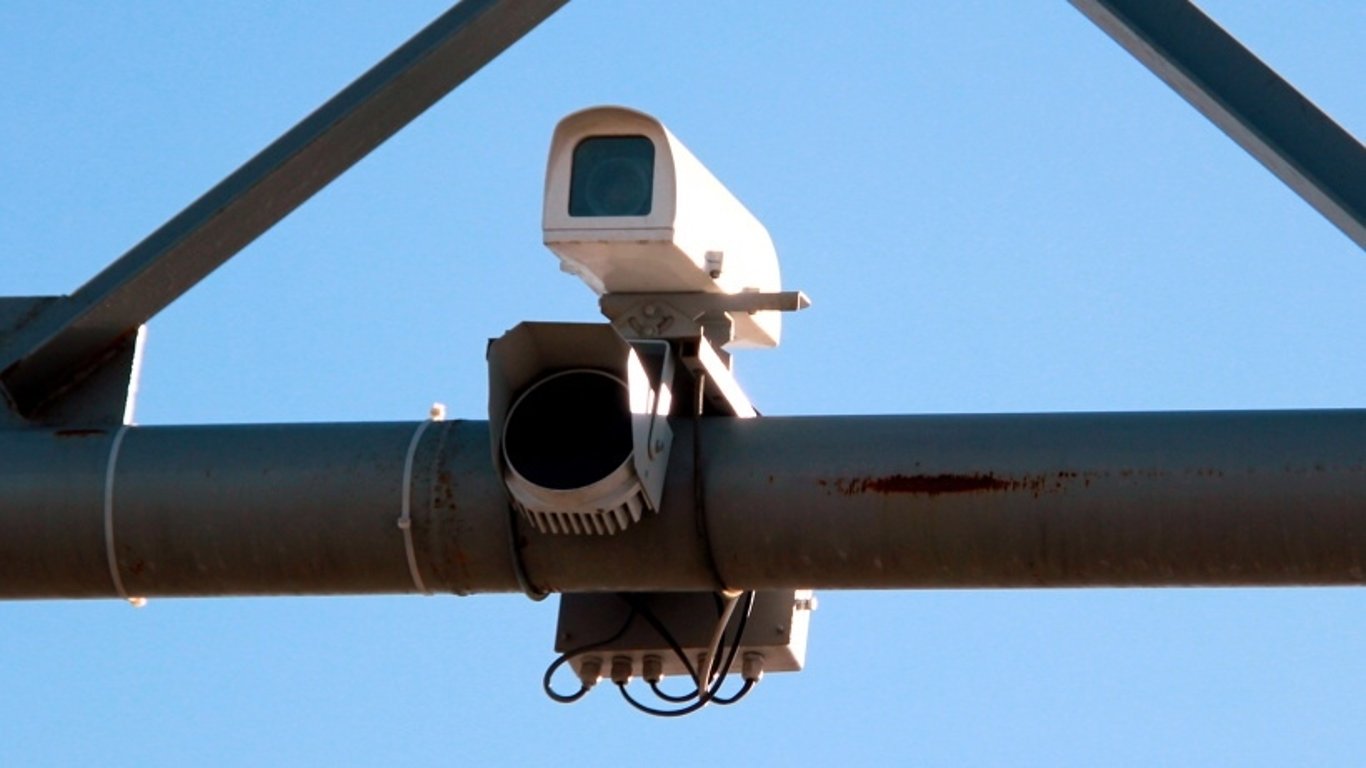 На дорогах України запрацювали 17 нових камер автофіксації порушень ПДР: де саме