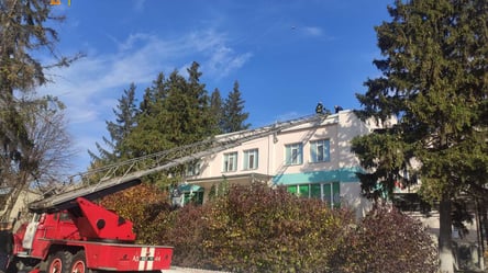 Сорвана крыша больницы: на Харьковщине спасатели ликвидировали последствия урагана - 285x160
