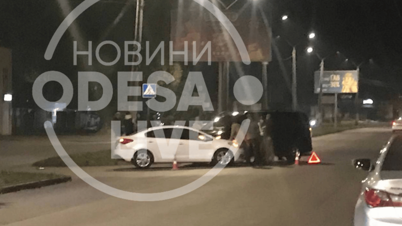 В Одессе на поселке Котовского KIA влетело в минибус