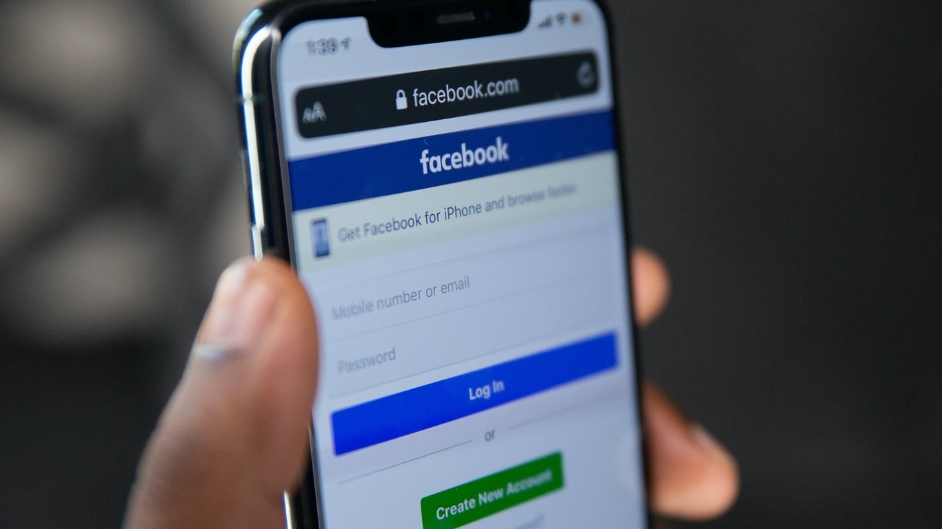 Facebook подала до суду на українця: що сталося
