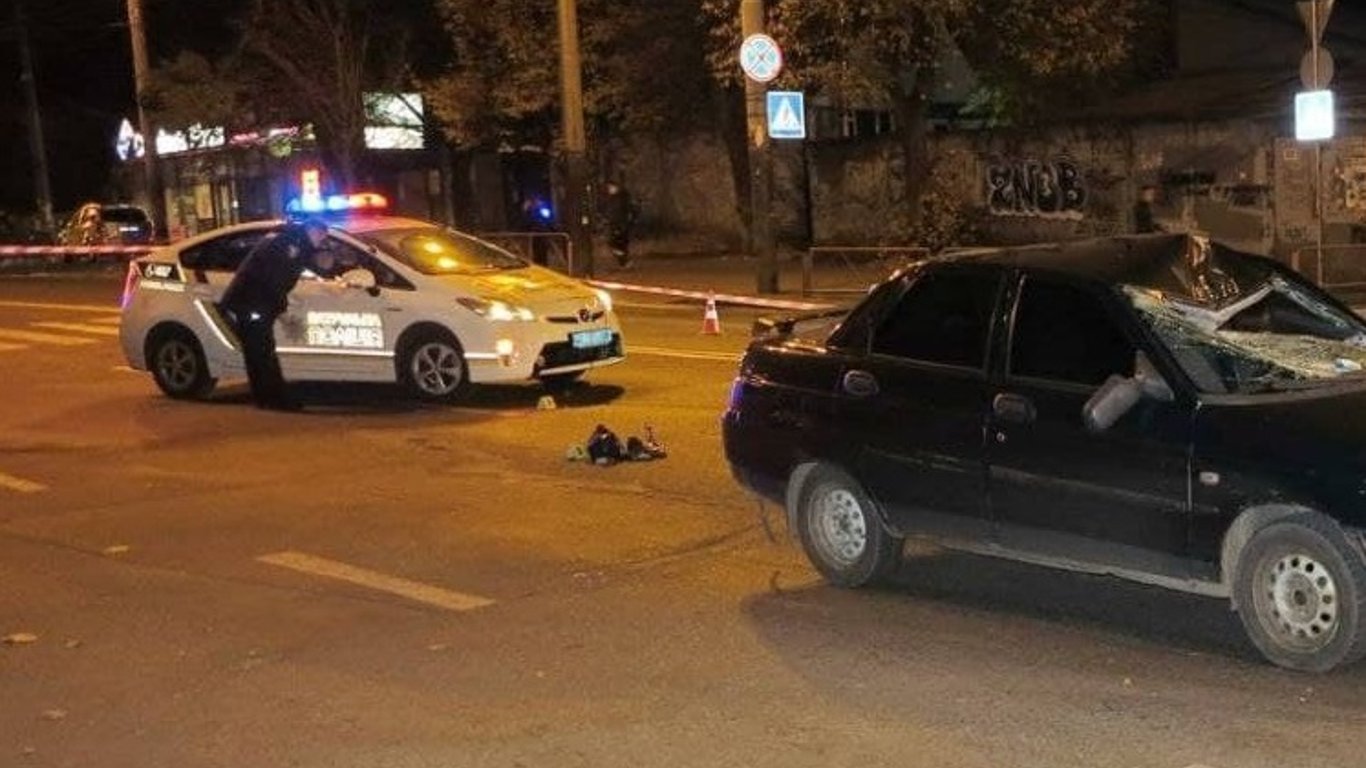 ДТП на Нивках - дорогу залило кровью молодой пары - Новости Киева