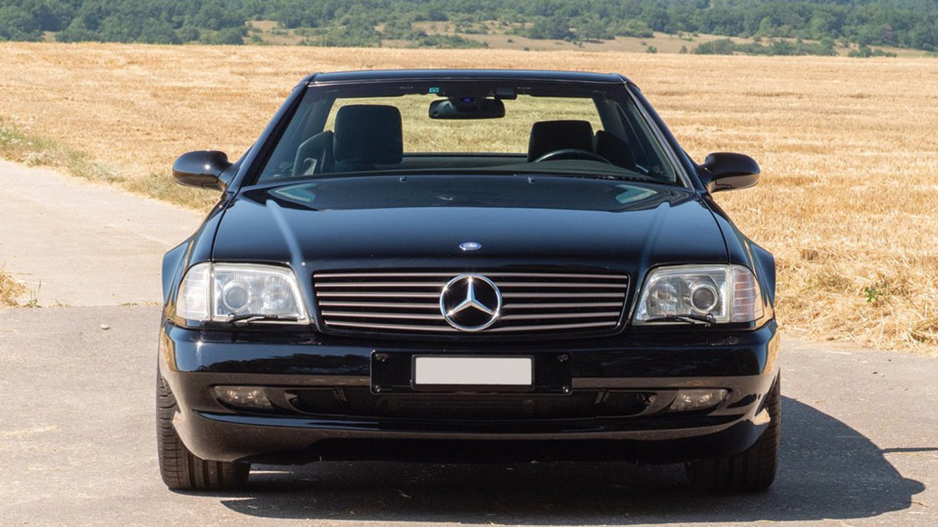 Ексклюзивні автомобілі - під Києвом помітили легенду 90 - х