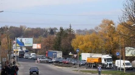 В Харьковской области перестали ездить автобусы из-за ремонта дороги - 285x160