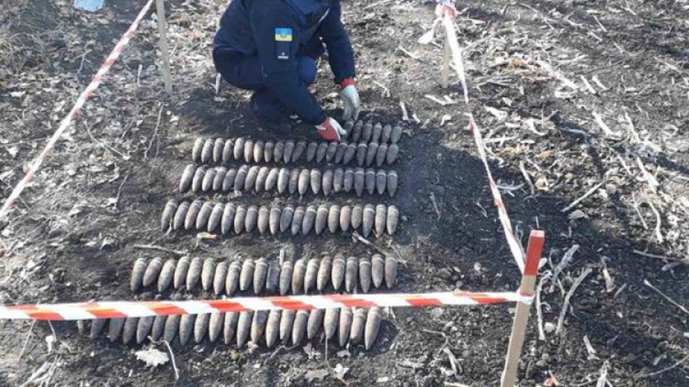 У Харківській області виявили понад 100 артилерійські снаряди