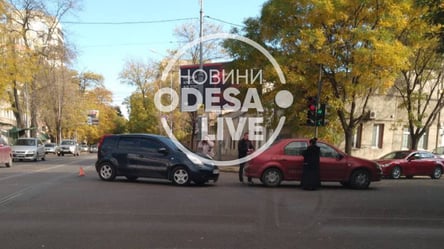 В Одесі на Молдаванці зіткнулися два легковики: що відомо - 285x160