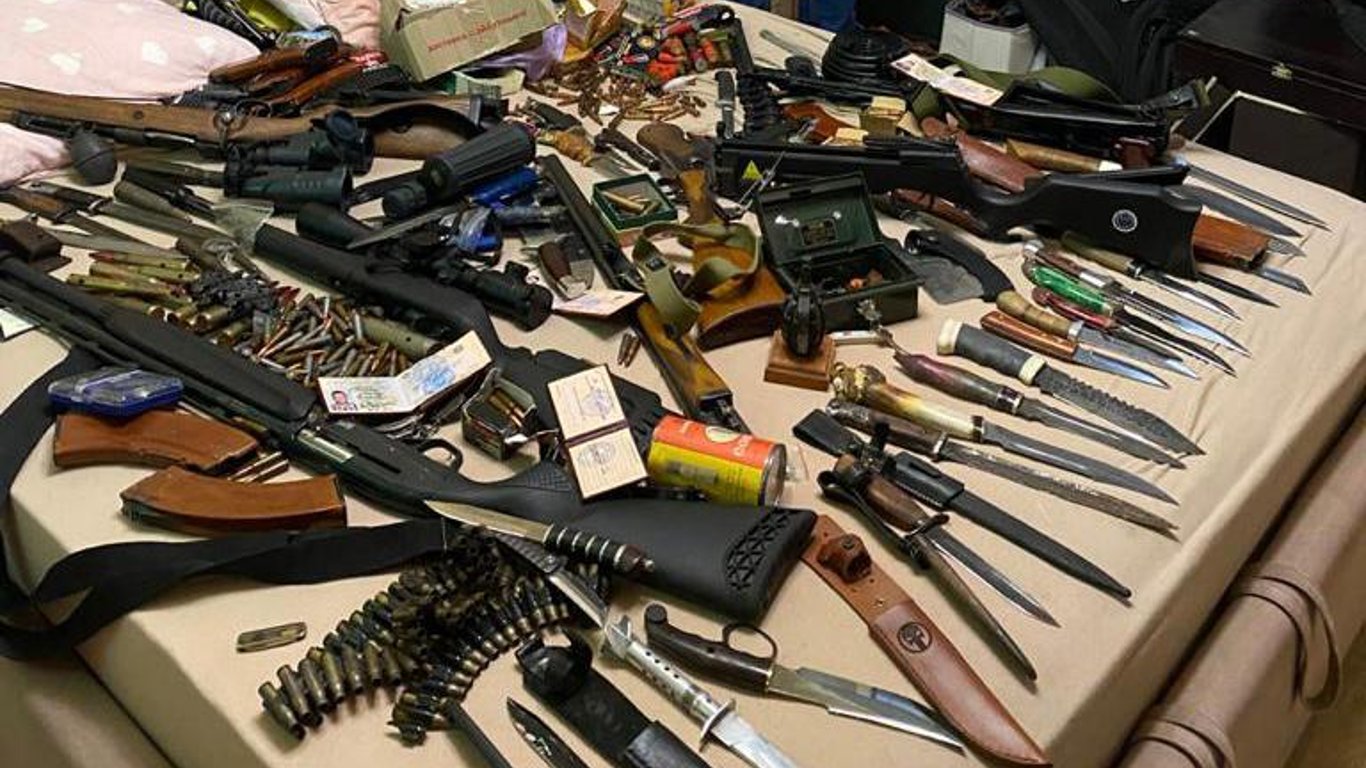 Полицейские и военные торговали оружием и взрывчаткой - Новости Киева