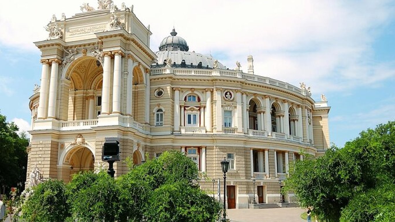 Первые фото Одесского оперного театра