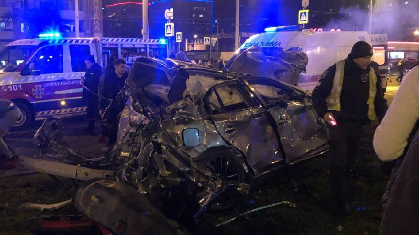 Страшное ДТП в Харькове – автомобиль на сумасшедшей скорости снес другое авто