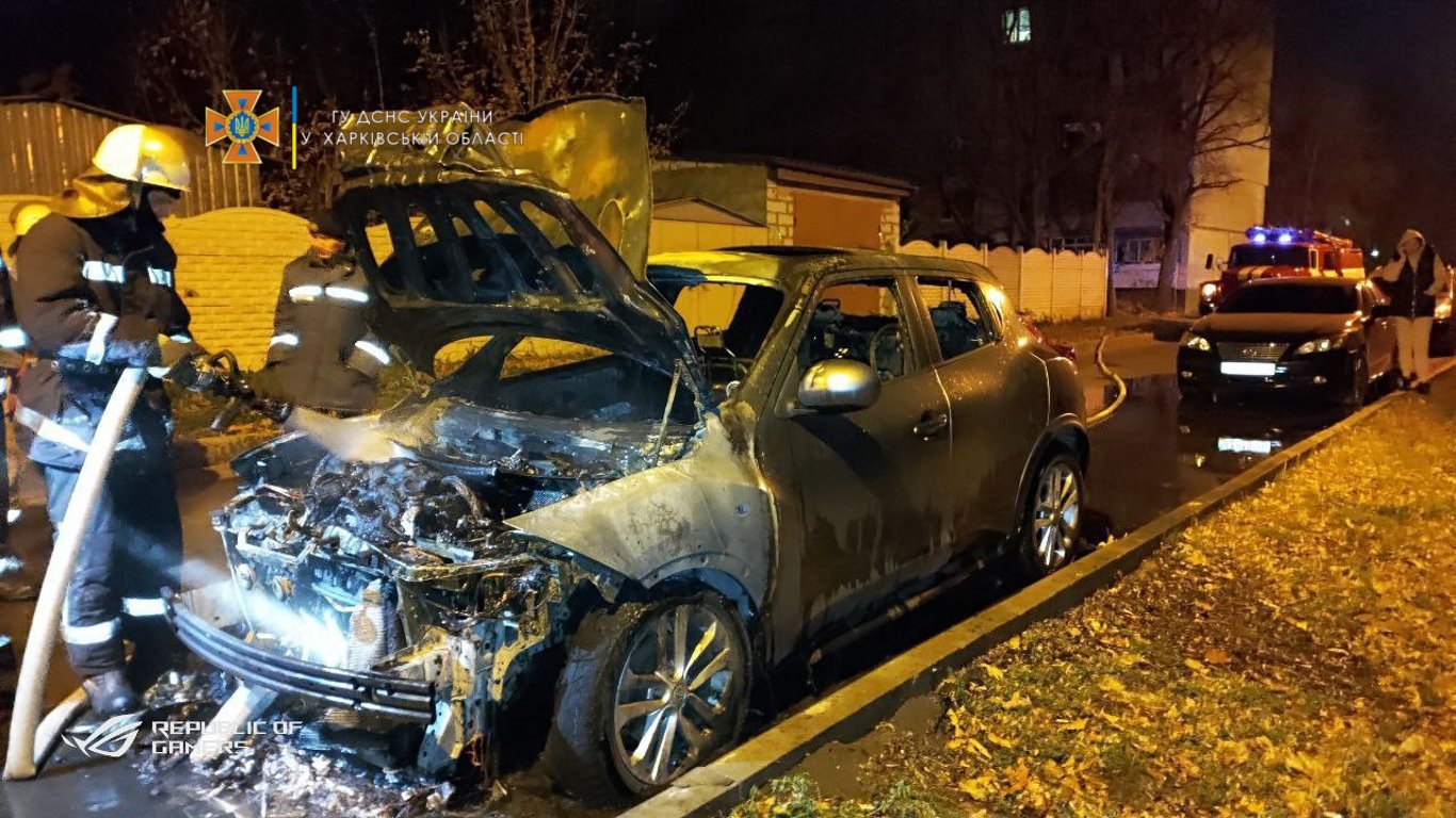 В Харькове ночью горели два автомобиля - подробности
