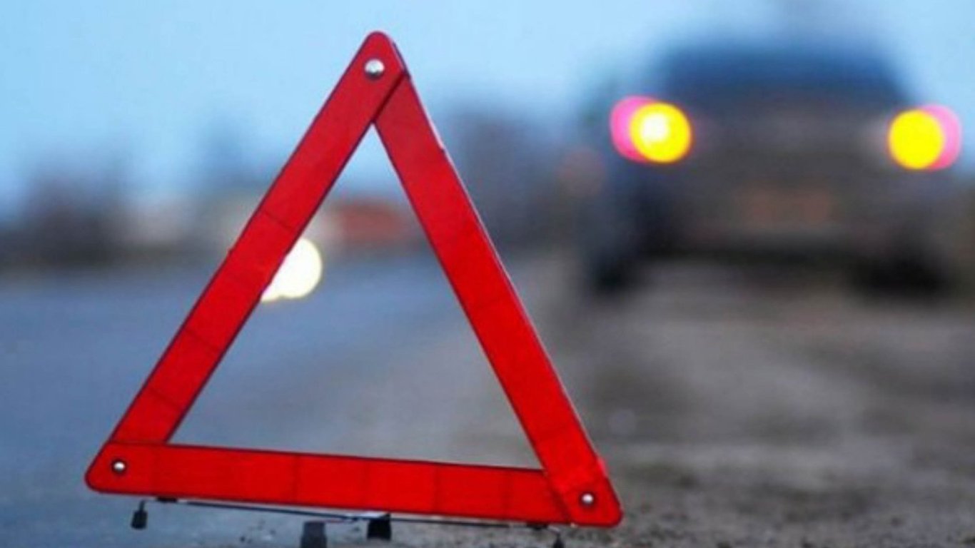 Аварія у Києві - легковик протаранив швидку