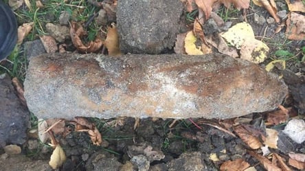 У Львові на території ліцею відкопали застарілий снаряд часів Другої світової війни. Фото - 285x160