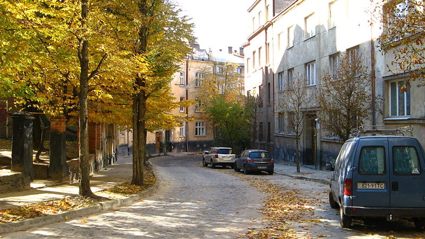 Улица Тарнавского во Львове - осенние фото