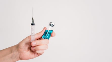 В Одессе впервые вакцинировали детей в возрасте от 12 лет против COVID-19 - 285x160