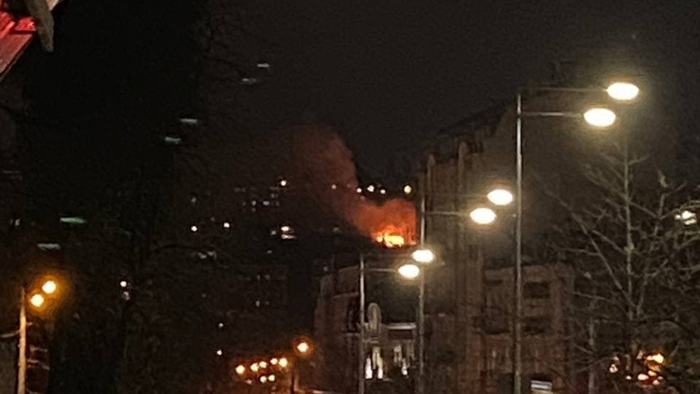 Пожар в Киеве - многоэтажка горит как факел - фото - видео